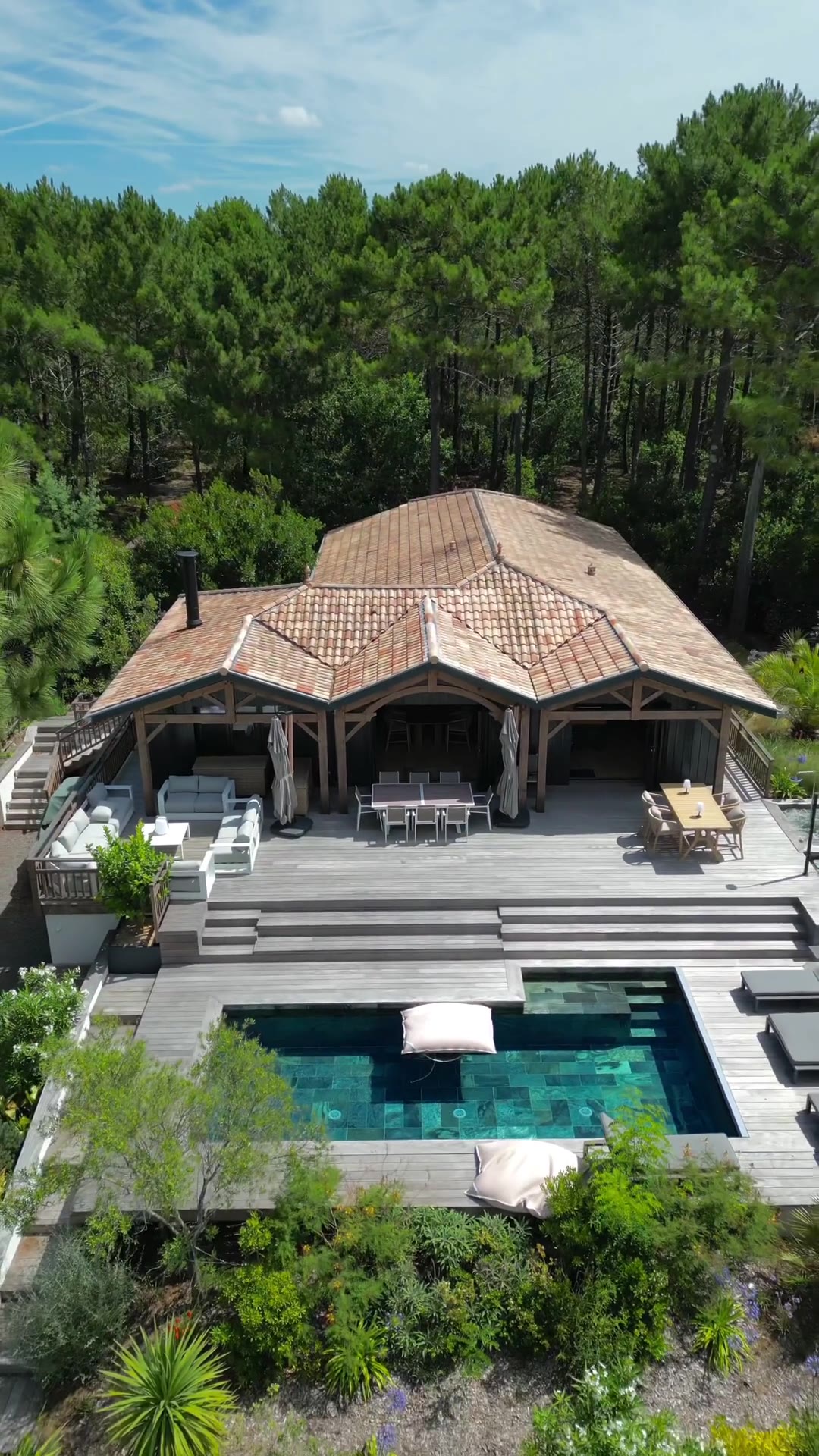 Villa contemporaine sous les pins